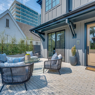 Inspiration for a mid-sized country courtyard deck container garden remodel in Los Angeles with no cover