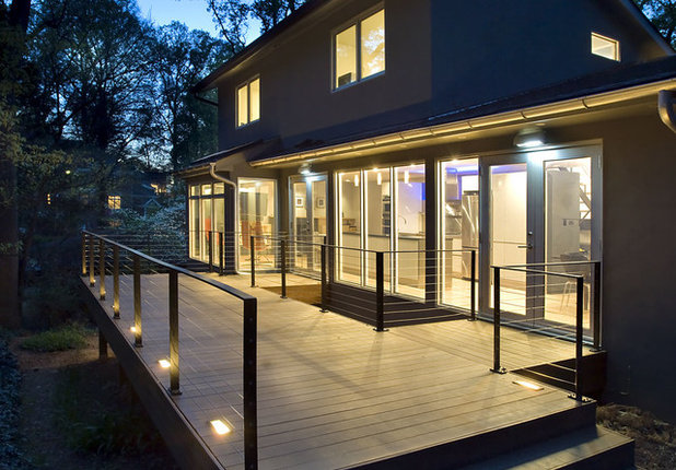 Contemporary Deck by KUBE architecture