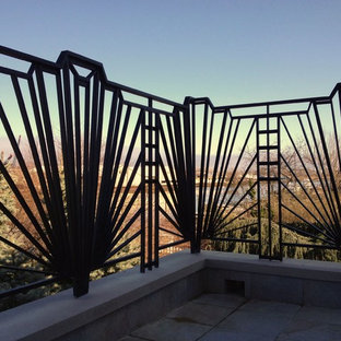 Foto di una terrazza eclettica di medie dimensioni e dietro casa con nessuna copertura