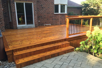 Arts and crafts deck photo in Toronto