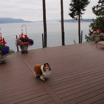 Azeck Deck with Glass railing in Skagit county