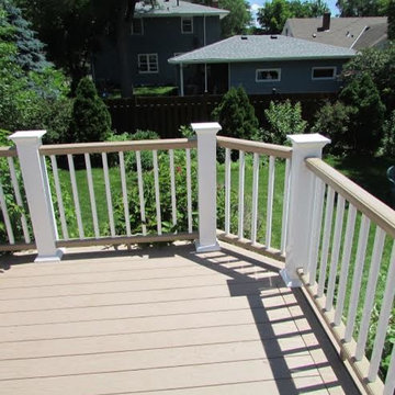 Azek deck with contrasting railing