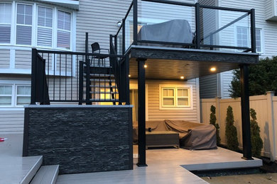 Inspiration for a contemporary deck remodel in Ottawa