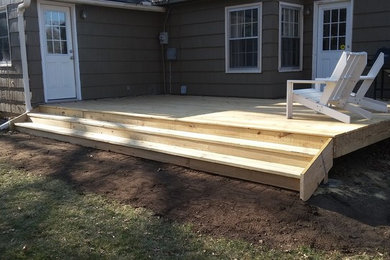 Inspiration for a mid-sized backyard deck remodel in Kansas City with no cover