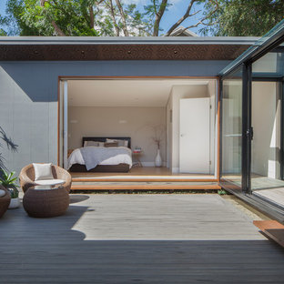 Imagen de terraza minimalista, de tamaño medio, sin cubierta, en patio trasero