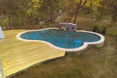 Example of an eclectic pool design in Austin