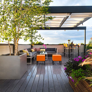 Ispirazione per una terrazza contemporanea sul tetto e sul tetto con una pergola