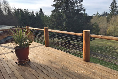 Example of a mid-sized mountain style deck design in Seattle