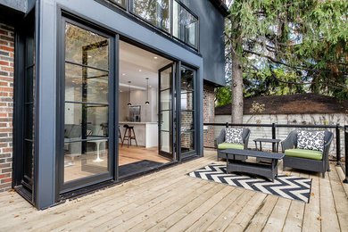 Inspiration for a contemporary deck remodel in Toronto