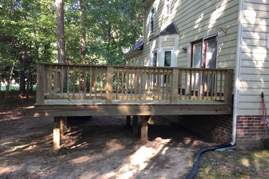 Deck - traditional deck idea in Richmond