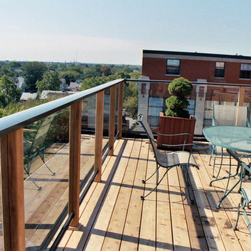 Chicago deck with glass railing