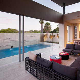 Photo of a contemporary deck in Perth.