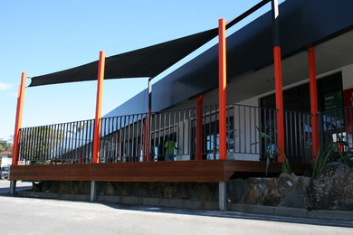 Photo of a contemporary terrace in Gold Coast - Tweed.