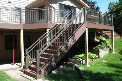 Inspiration for a timeless deck remodel in Omaha