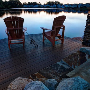 Idee per una piccola terrazza rustica dietro casa con un pontile e nessuna copertura