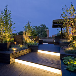Réalisation d'un toit terrasse sur le toit design avec une pergola.