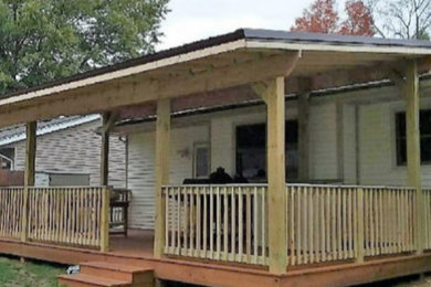 Deck - traditional deck idea in Cedar Rapids