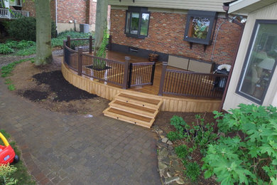 Example of a mid-sized backyard deck design in Wilmington
