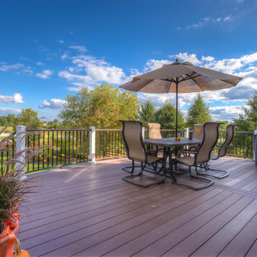 Curved multi-level deck