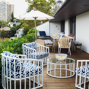 Foto de terraza tradicional renovada, en azotea, con toldo