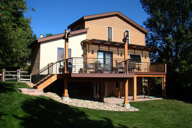 Esempio di una terrazza tradizionale di medie dimensioni e dietro casa con nessuna copertura