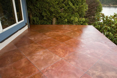Example of a mid-sized classic backyard deck design in Vancouver