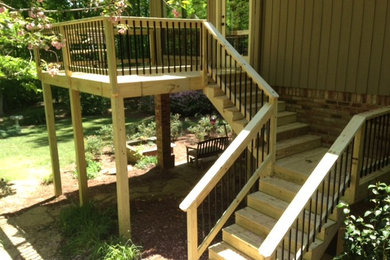 Example of a mid-sized classic side yard deck design in Atlanta with no cover
