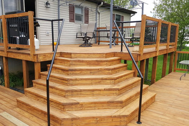 Inspiration for a timeless backyard deck remodel in Grand Rapids