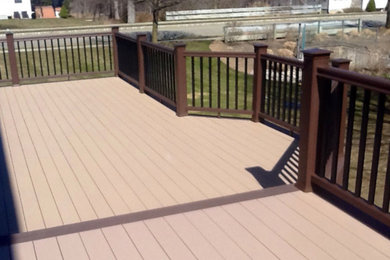Example of a mountain style deck design in New York