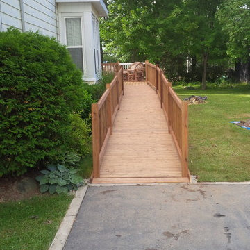 deck with ramp