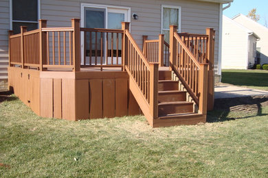Deck - mid-sized backyard deck idea in Columbus with no cover