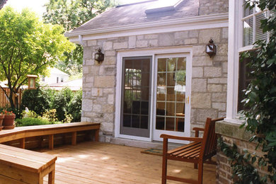 Inspiration for a mid-sized timeless backyard deck remodel in Chicago with no cover