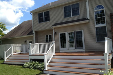 Example of a transitional deck design in New York