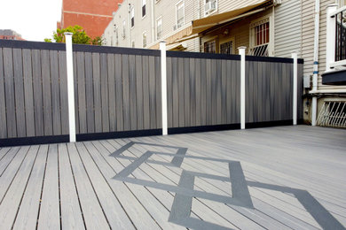 Deck - mid-sized modern backyard privacy deck idea in New York