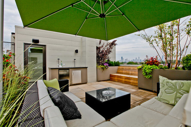 Contemporary Deck by Chicago Green Design Inc.