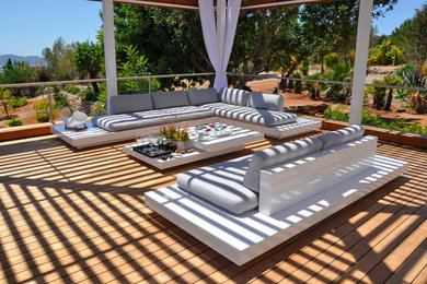 Design ideas for a medium sized contemporary terrace in Brisbane with a pergola.