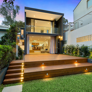 Foto di una terrazza design dietro casa con nessuna copertura