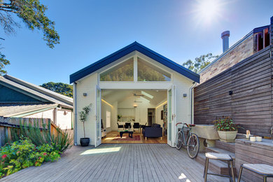 Exemple d'une petite terrasse tendance.