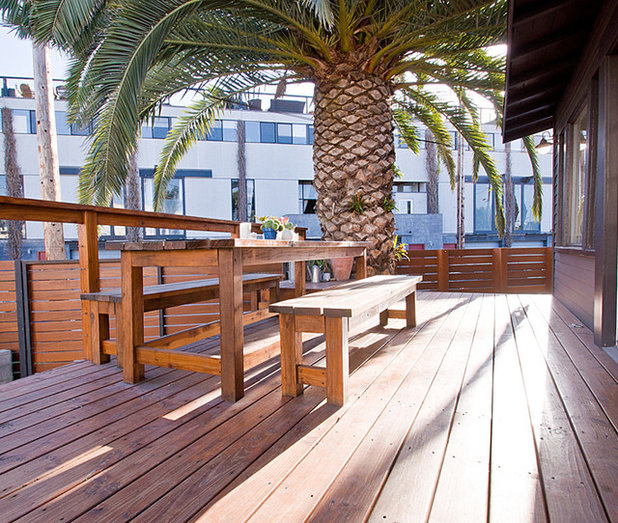 Contemporary Deck by Electric Bowery