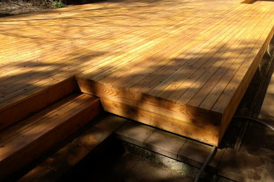 Example of a mountain style deck design in Seattle
