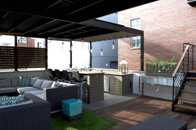 Diseño de terraza contemporánea de tamaño medio en azotea con cocina exterior y toldo