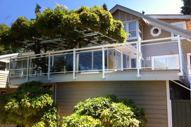 Example of a mountain style deck design in Vancouver