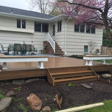 Ground level transcend deck with built in seating