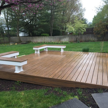 Ground level transcend deck with built in seating