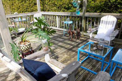 Deck - cottage deck idea in Toronto