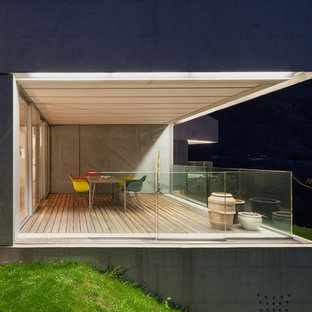 Contemporary deck in Melbourne with a roof extension.