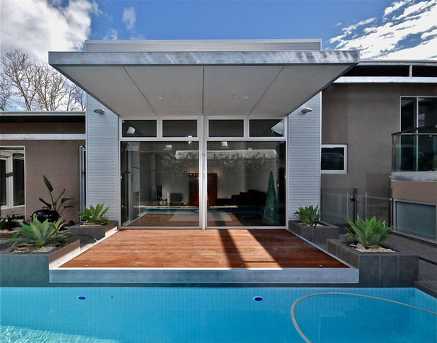 Contemporary Deck by Warwick O'Brien Architects