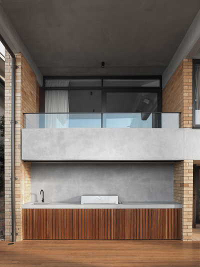 Midcentury Deck by Dieppe Design
