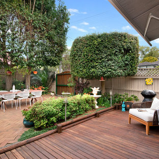 Design ideas for a transitional courtyard deck in Sydney.
