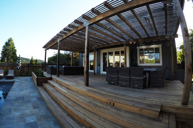 Example of a tuscan deck design in San Francisco